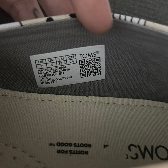 NWT Toms Halloween Black Cats Pumpkins Skulls Slip On Size 7 - Picture 6 of 8